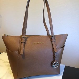 MICHAEL KORS Jet Set Large Zip-Top Leather Tote